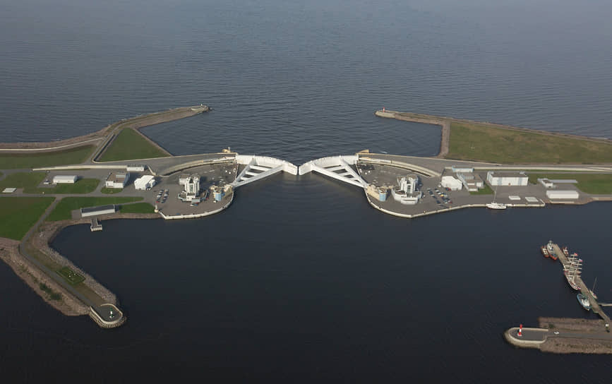 Комплекс защитных сооружений (КЗС) Санкт-Петербурга от наводнений (дамба)