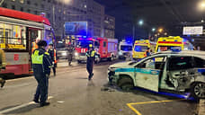 BMW на Политехнической улице врезался в автомобиль полиции и трамвай