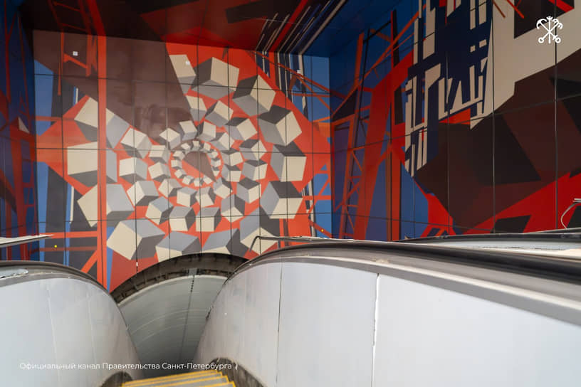 Панно, посвященное истории Путиловского завода, на станции метро «Путиловская»