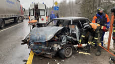 Водитель «Лады» оказался зажат в салоне после ДТП с Volkswagen в Ленобласти