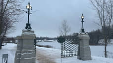 В Приоратском парке в Гатчине установили точную копию исторических ворот XIX века