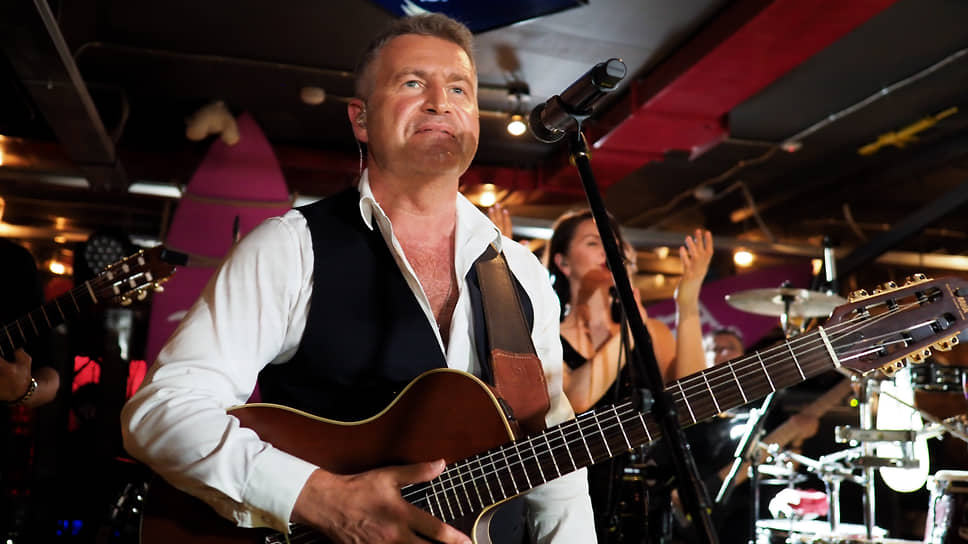 Леонид Агутин во время выступления в Санкт-Петербурге