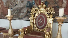 Эрмитаж просит взыскать с севшего на трон посетителя более 800 тысяч рублей