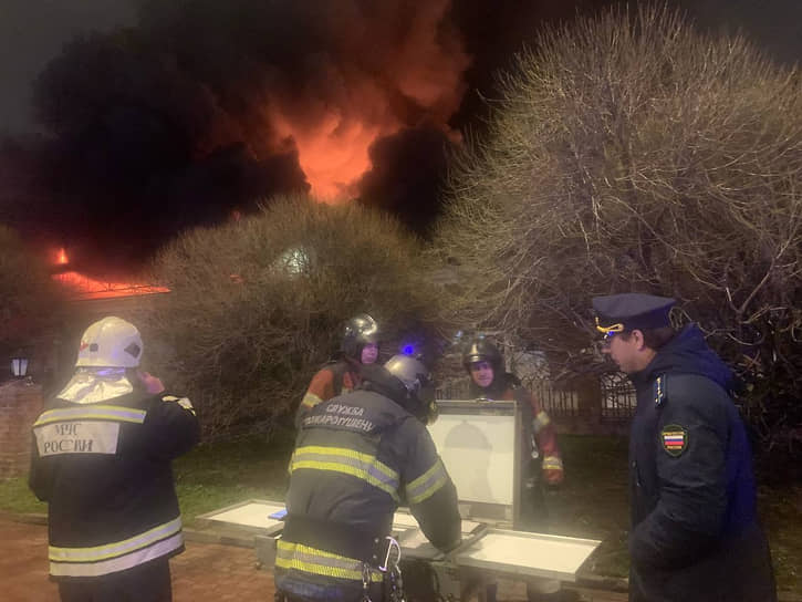 Правобережный рынок, загоревшийся на улице Дыбенко