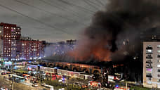 Сотрудники МЧС локализовали пожар на Правобережном рынке в Петербурге