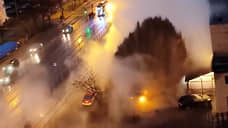 Два человека пострадали из-за прорыва трубы с горячей водой на Маршалла Казакова