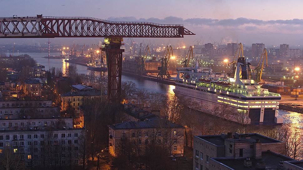 4 декабря 2015. Мост над жилой застройкой Канонерского острова и Морским каналом
