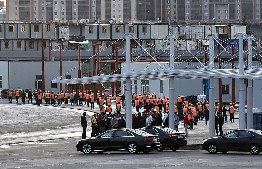 13 июля 2016. Стихийная забастовка рабочих компании «Инжтрансстрой СПб» против задержки зарплат