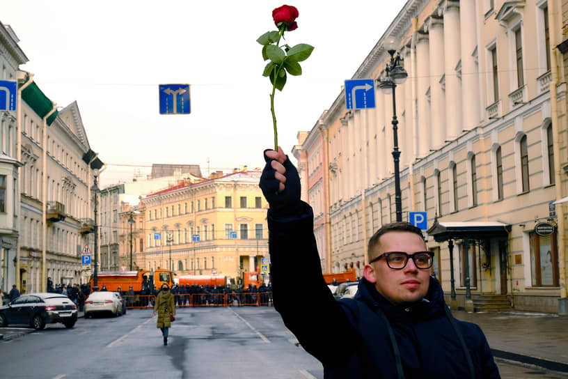 Несогласованная акции в поддержку оппозиционера Алексея Навального на Большой Морской улице