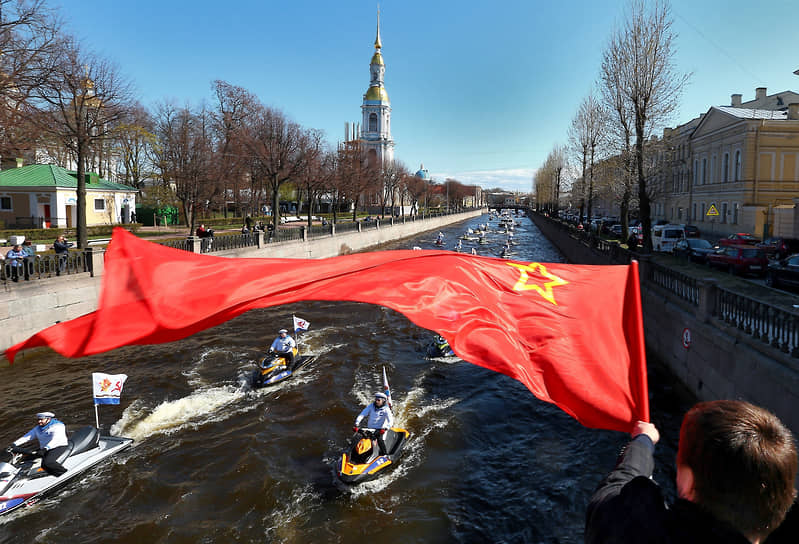 Парад речных гидроциклов &quot;Бессмертная флотилия&quot;, посвященный 76-й годовщине Победы в Великой Отечественной войне