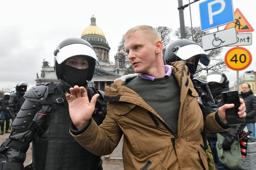 Акция в поддержку политика Алексея Навального в Санкт-Петербурге