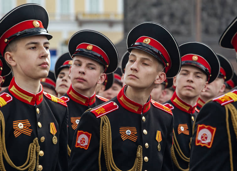 Генеральная репетиция военного парада, посвященного 77-й годовщине Победы в Великой Отечественной войне. Кадеты Санкт-Петербургского Кадетского корпуса во время репетиции