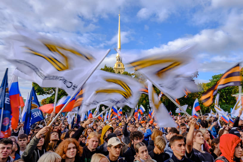 Акция &quot;Своих не бросаем&quot;, организованная Общероссийским народным фронтом&quot; (ОНФ), прошла у Петропавловской крепости