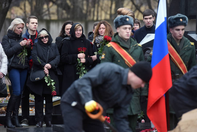 Похороны бывшего полномочного представителя президента России в Северо-Западном федеральном округе, бывшего руководителя Федеральной службы по контролю за оборотом наркотиков Виктора Черкесова на Новодевичьем кладбище