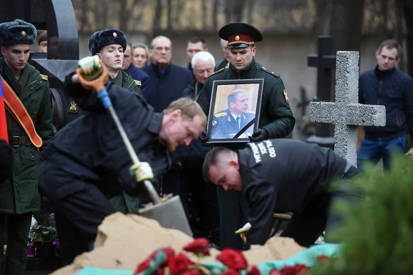 Похороны бывшего полномочного представителя президента России в Северо-Западном федеральном округе, бывшего руководителя Федеральной службы по контролю за оборотом наркотиков Виктора Черкесова на Новодевичьем кладбище
