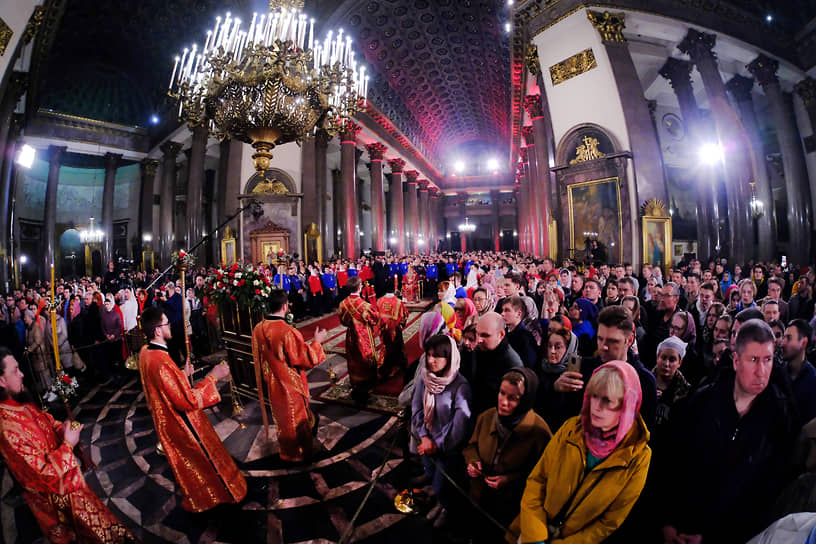 Праздничное Пасхальное богослужение в Казанском соборе