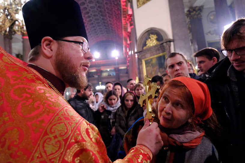 Праздничное Пасхальное богослужение в Казанском соборе