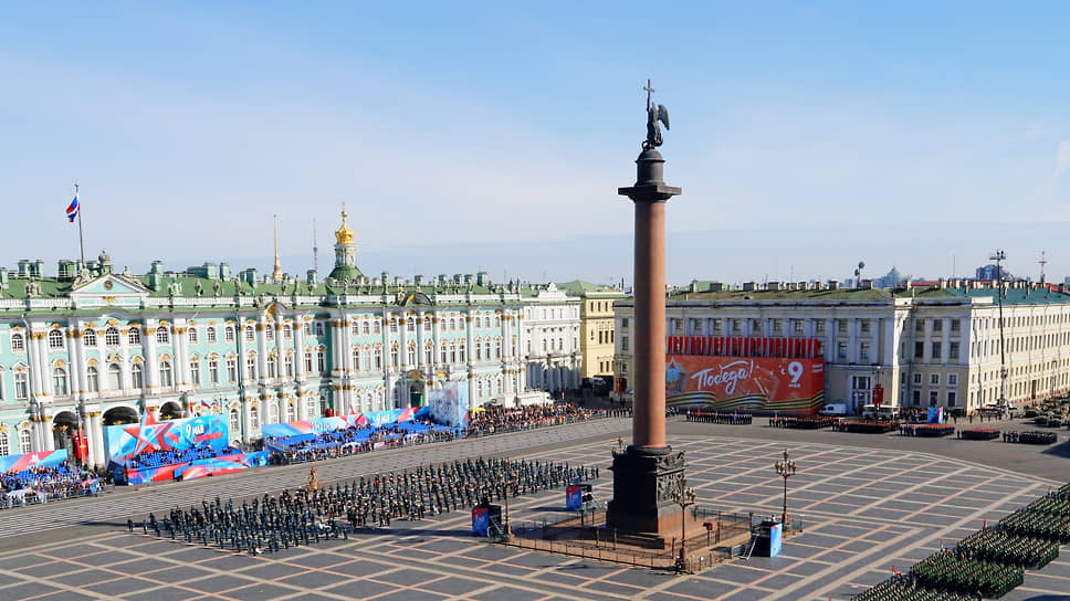 Дворцовая площадь перед началом Парада
