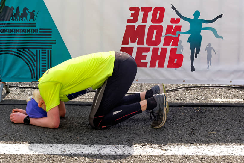 Петербургский марафон «Пушкин - Санкт-Петербург», организованный спортивным объединением PushkinRun. Участник забега после финиша