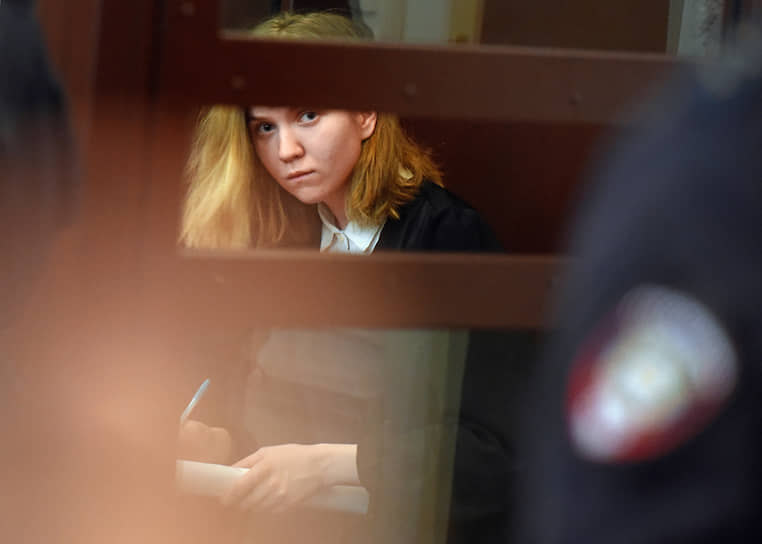 Выездное заседание Второго западного окружного военного суда по уголовному делу в отношении Дарьи Треповой, обвиняемой во взрыве в кафе «Стрит-бар» на Университетской набережной
