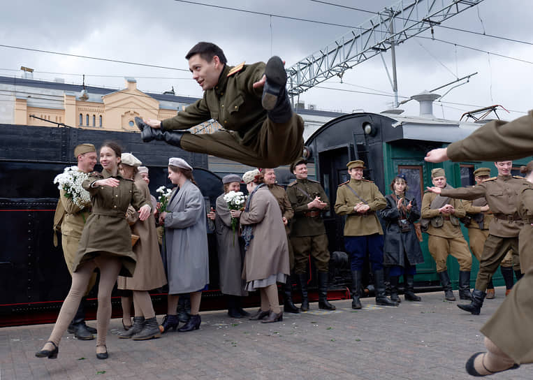 Торжественное мероприятие «Паровозы Победы», посвященное 78-й годовщине Победы в Великой Отечественной войне, на Финляндском вокзале