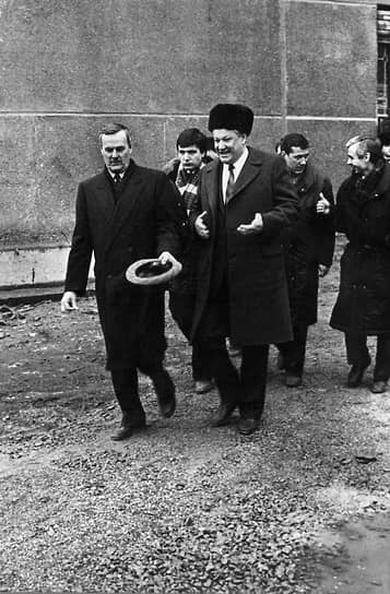 Мэр Санкт-Петербурга Анатолий Собчак и Президент России Борис Ельцин во время посещения Кировского завода