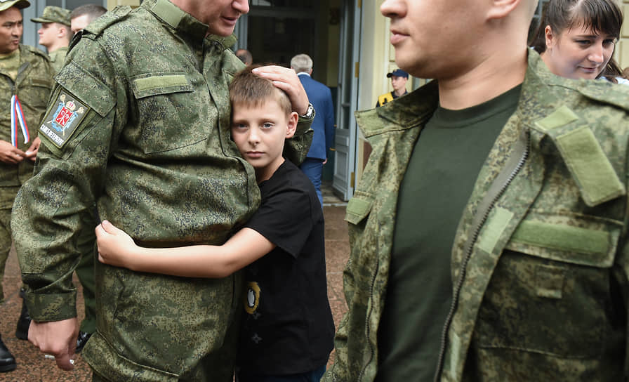 Церемония проводов петербуржцев, заключивших контракт с Министерством обороны России для прохождения службы в зоне специальной военной операции 