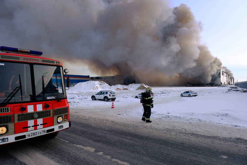 Пожар на складе в Петербурге по масштабам схож с происшествием в августе 2022 года, когда в Подмосковье горел распределительный центр Ozon