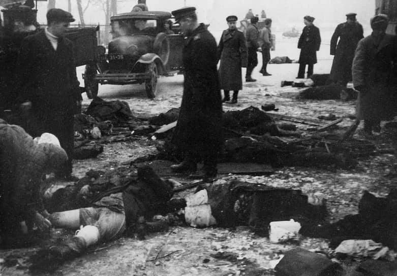 Декабрь 1943 г. Жертвы обстрела Ленинграда