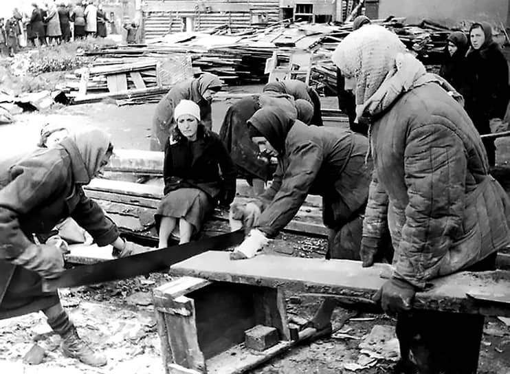 Блокадный Ленинград. Заготовка дров