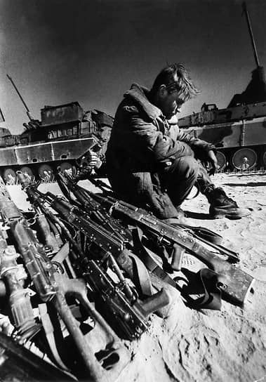 1989 г. Афганистан, Баграм. Советский солдат перед выводом советских войск