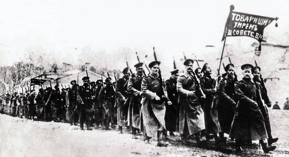 1918 г. Отряд красногвардейцев, отправляющихся на защиту города Пскова в феврале