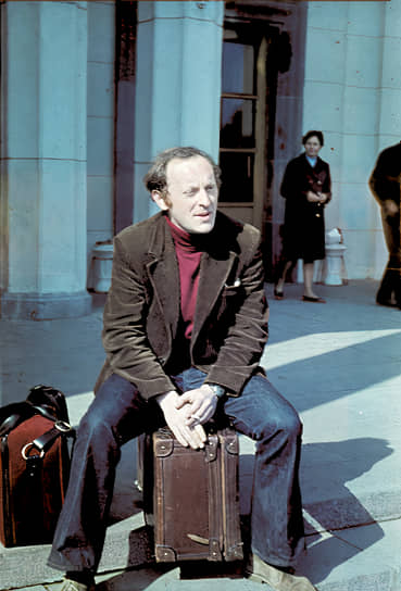 4 июня 1972 года. Иосиф Бродский в аэропорту Ленинграда пред вылетом по «израильской визе» в Вену