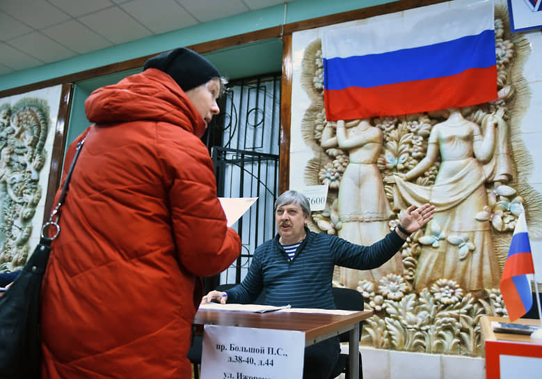 Явка в первый день голосования в Петербурге составила 30,57%, сообщили в Санкт-Петербургской избирательной комиссии. По всей России в первый день (по состоянию на 23:00 мск 15 марта) проголосовали 36,12% избирателей