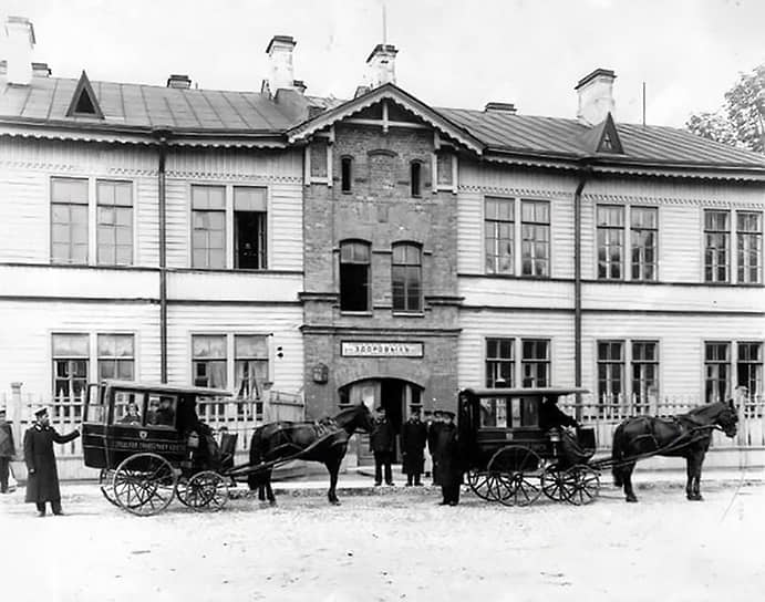 1910-е гг. Выездной пункт скорой помощи №1 на Каменноостровском проспекте, 37. Сейчас на этом месте «Дом Мод» и станция метро Петроградская