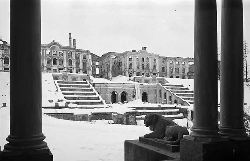 1944 г. Большой Петергофский дворец