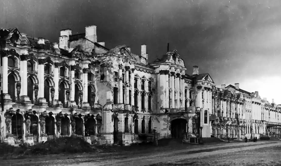 1944 г. Екатерининский дворец после освобождения Царского села