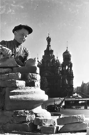 1944 г. Восстановление исторического центра  города