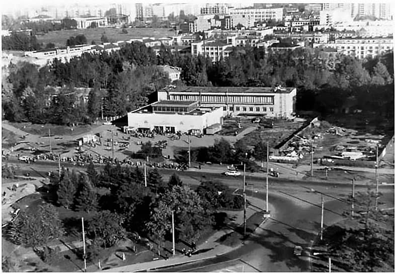 1975 г. Павильон станции метро «Площадь Мужества»