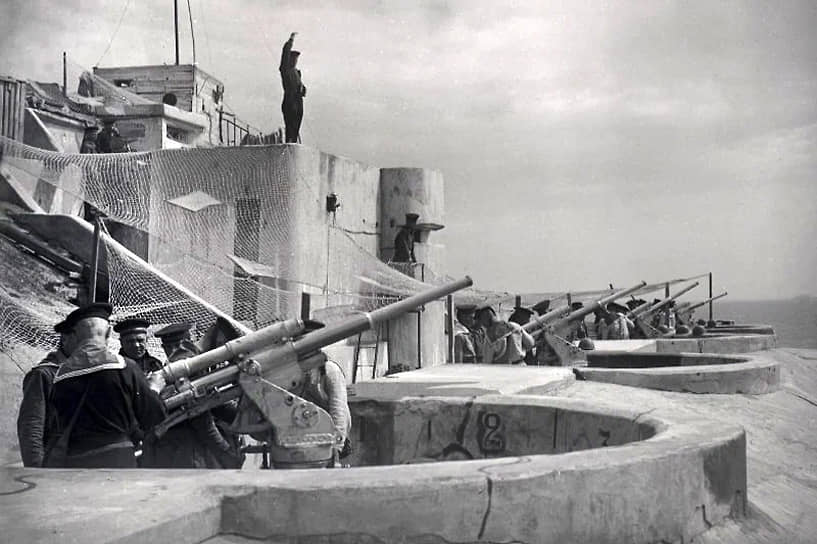 1942 г. Артиллерия форта Тотлебен
