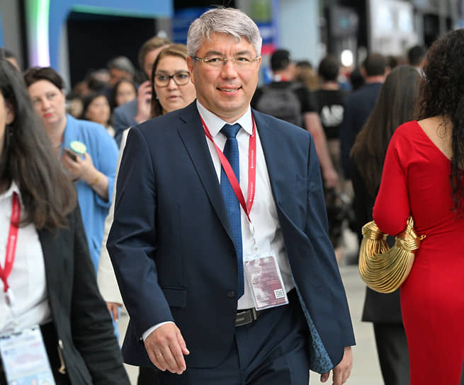 Глава Республики Бурятия Алексей Цыденов 