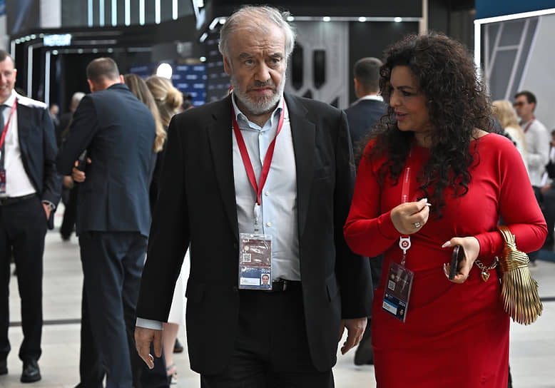 Художественный руководитель и генеральный директор Мариинского театра, генеральный директор Государственного академического Большого театра Валерий Гергиев  и депутат Московской городской думы Елена Николаева