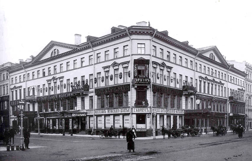 Дом купца Чаплина на углу Невского проспекта и Большой Морской улицы (ныне дом 13)