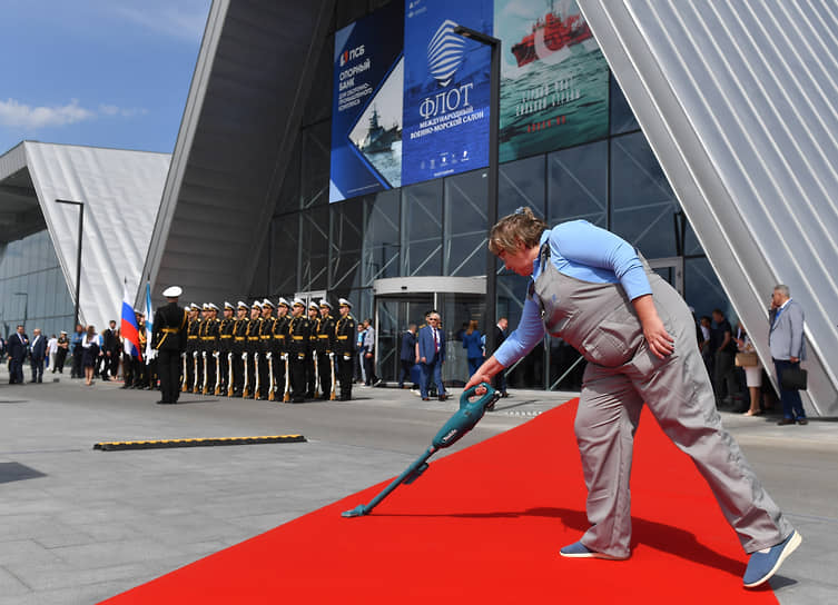  Подготовка к церемонии открытия салона   «Флот-2024»