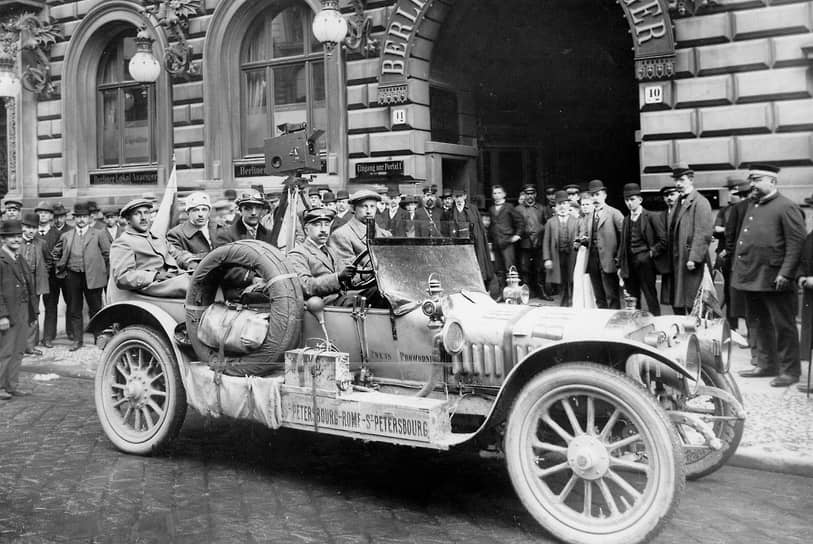 1911 год. Автомобилист, автогонщик, журналист, издатель и редактор Андрей Нагель за рулем автомобиля «Руссо-Балт» перед стартом из Санкт-Петербурга в Рим и обратно