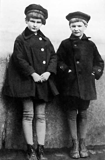 Начало 1930-х годов. Наталья Бехтерева с братом в детстве
