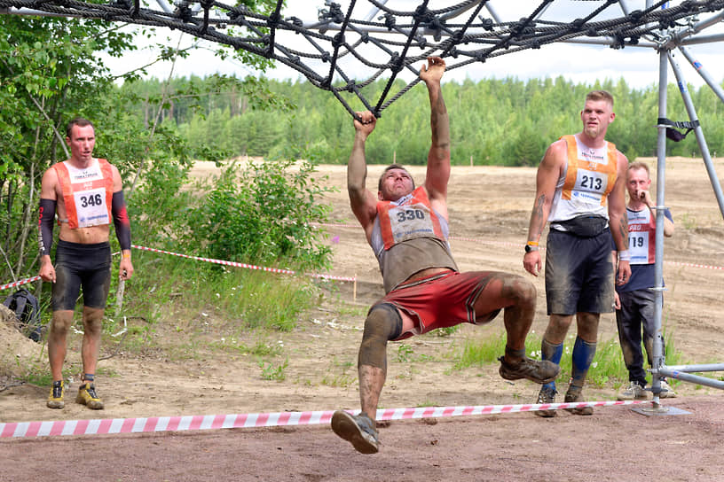 Преодоление препятствия «Рукоход»