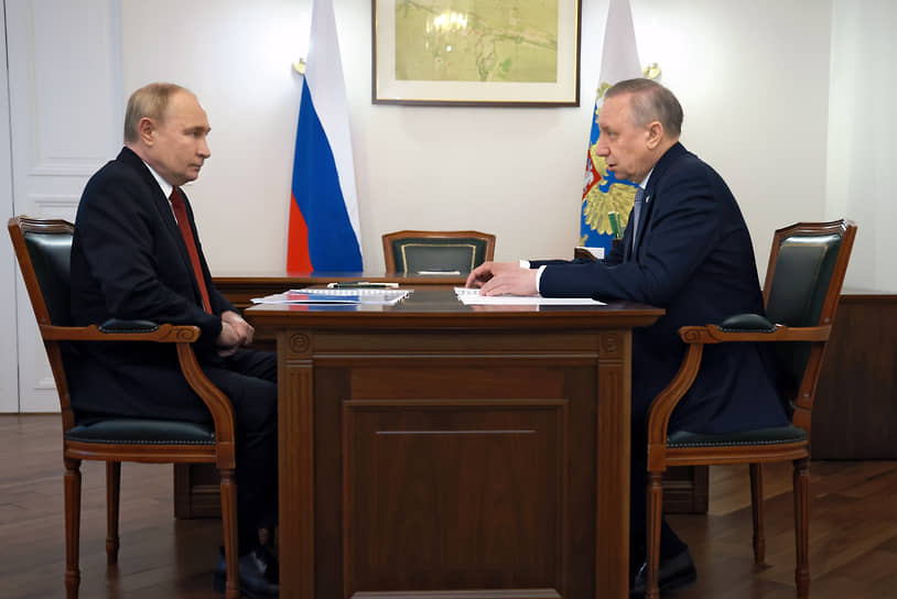 Президент России Владимир Путин (слева) и губернатор Санкт-Петербурга Александр Беглов во время встречи