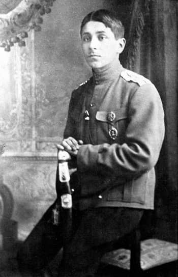Михаил Зощенко в чине прапорщика. 1915 год