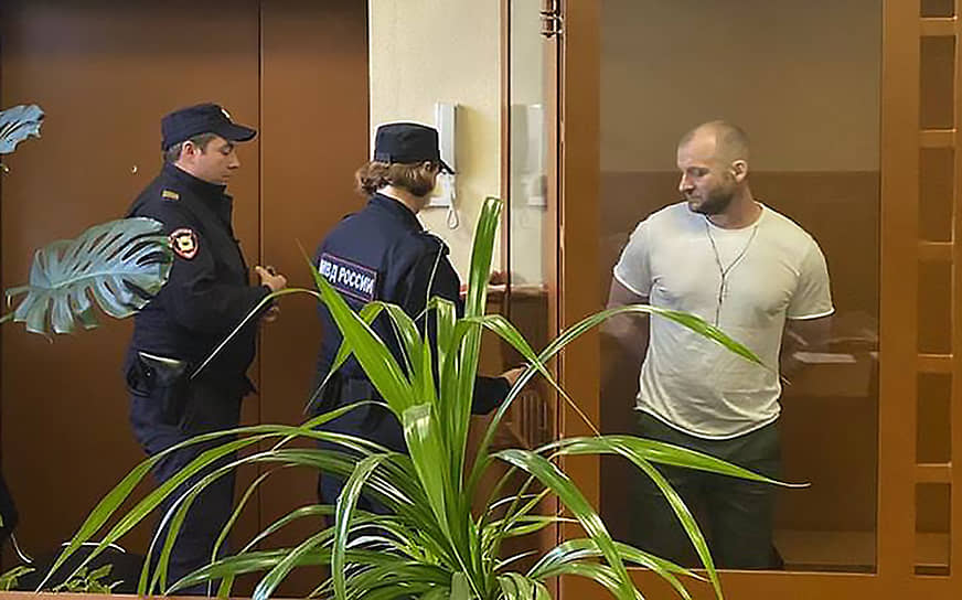 Линцов стал десятым человеком в Петербурге, против которого возбудили дело о «фейках» (ст. 207.3 УК РФ). Процесс проходил в закрытом формате, из-за чего подробности следствия неизвестны